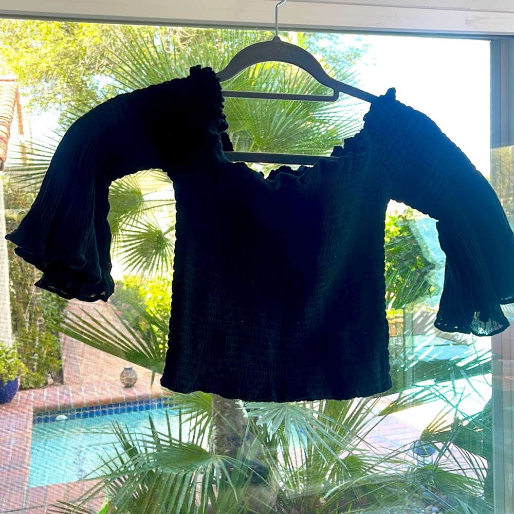 JEN’S PIRATE BOOTY black crop top with flutter sleeves